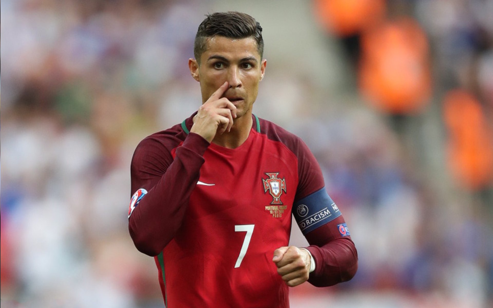 俱乐部推出形象大使，引领足球文化升级，足球俱乐部代表人物