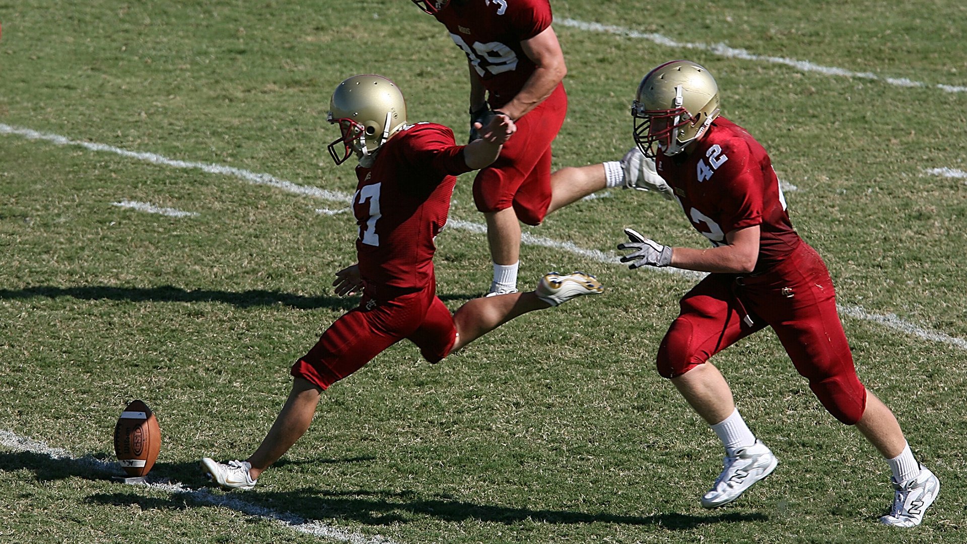 3-1逆转，勒沃库森9人顽强拼搏迎来首胜，勒沃库森著名球员